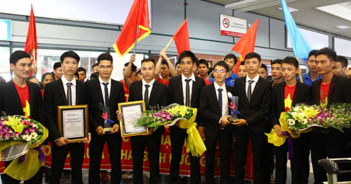 Picture 3 of The boys 'barefoot' champion Robocon Asia - Pacific 2015