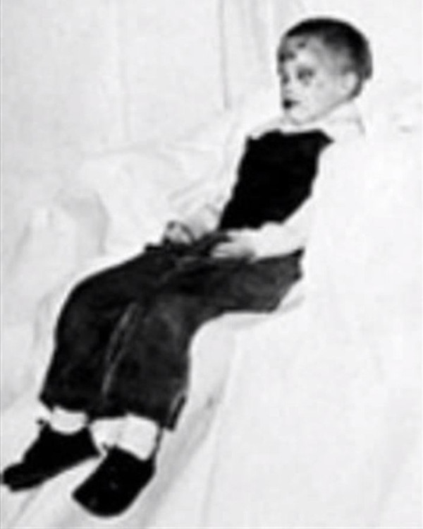 Picture 5 of 'The boy's body in the box': Mysterious cases over 60 years failed to find the culprit