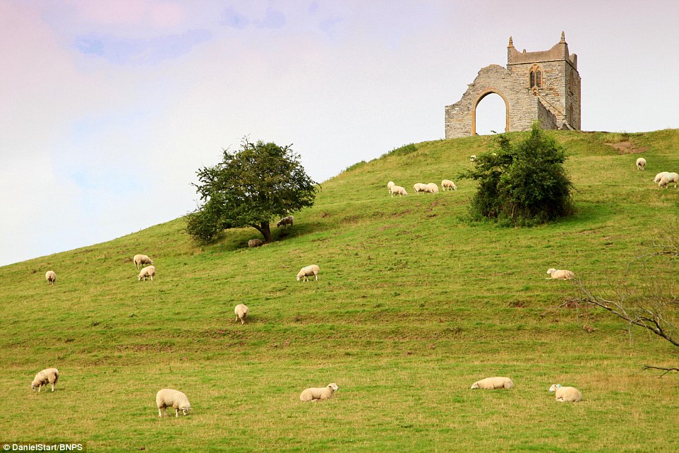 Picture 15 of The castles are deserted with beauty