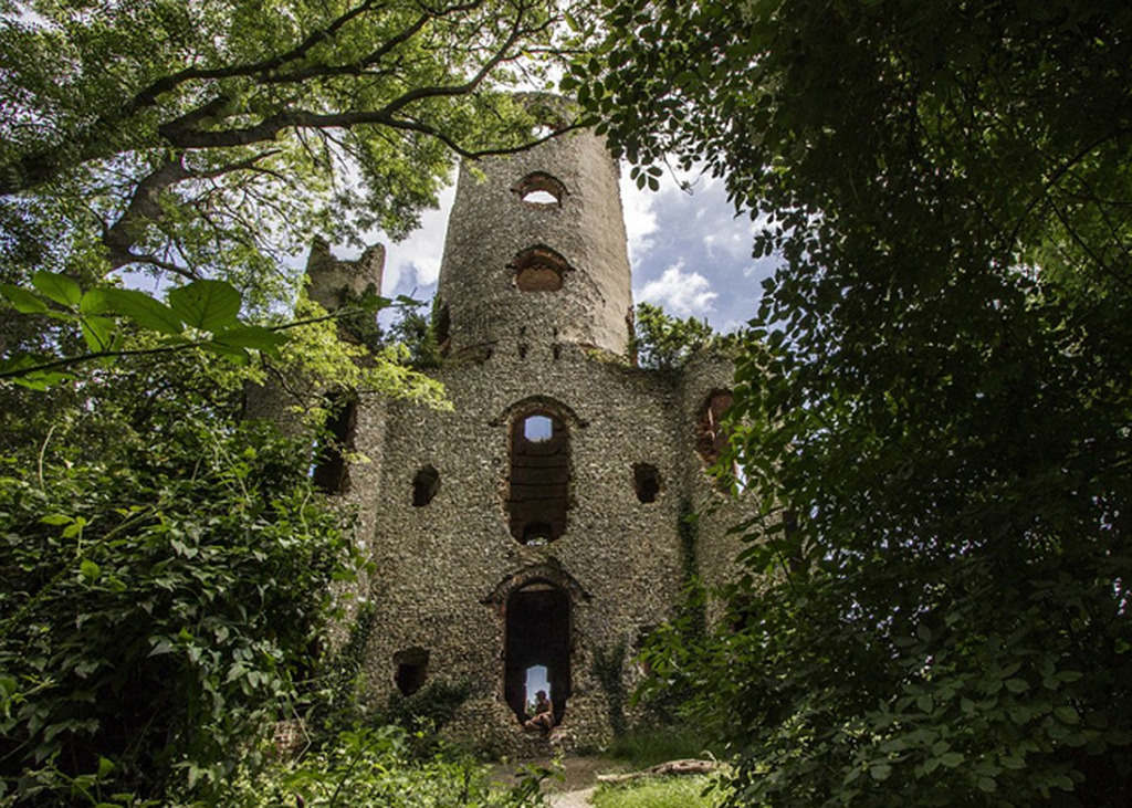 Picture 4 of The castles are deserted with beauty