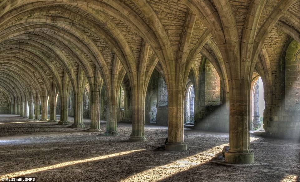 Picture 5 of The castles are deserted with beauty