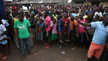 Picture 3 of The cause of the world hands up with Ebola