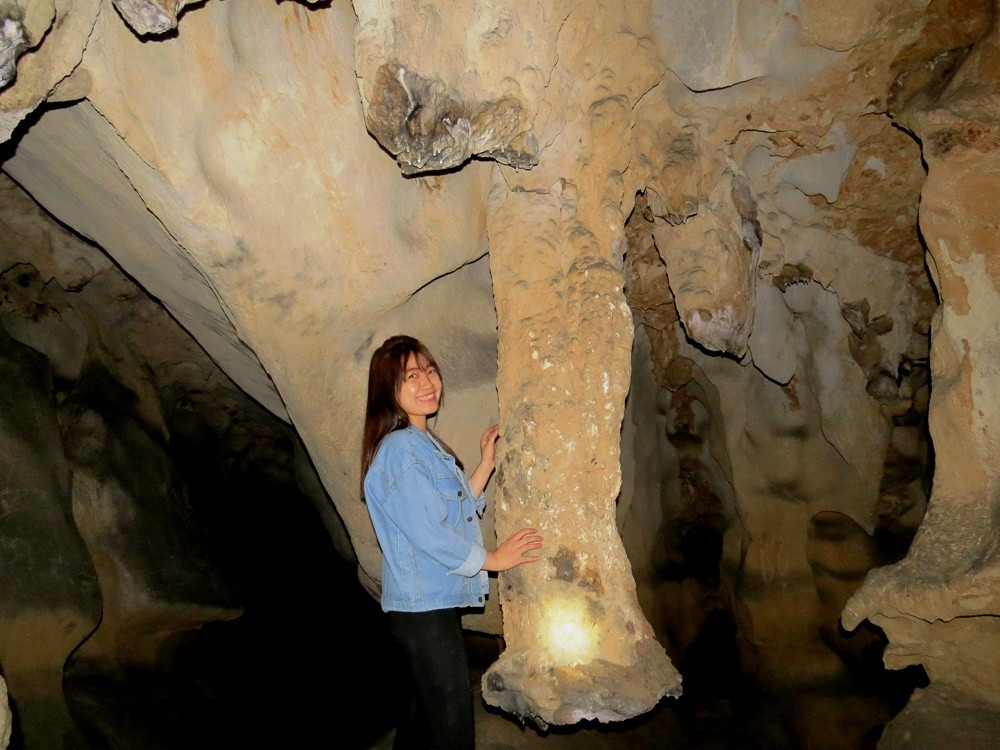 Picture 11 of The cave has just discovered the blue lake in Hai Phong