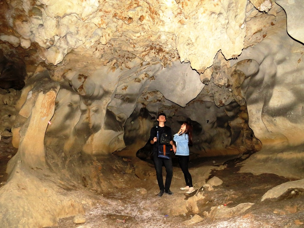 Picture 7 of The cave has just discovered the blue lake in Hai Phong