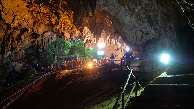 Picture 1 of The cave structure hinders the rescue of the Thai football team