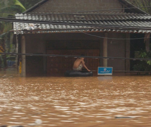 Picture 12 of The Central region suffered in great floods