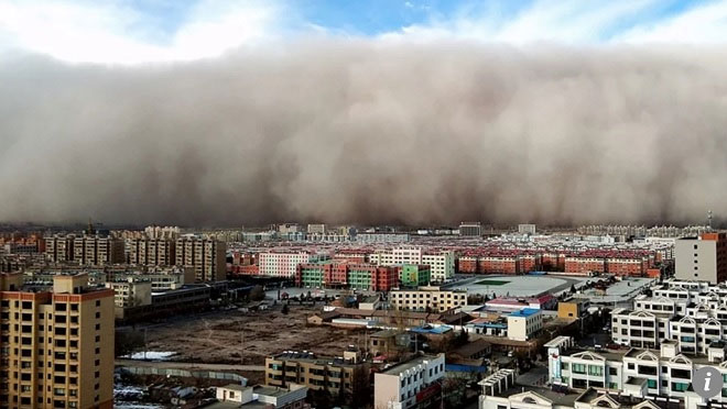 Picture 1 of The Chinese city was 100m high in the sand wall