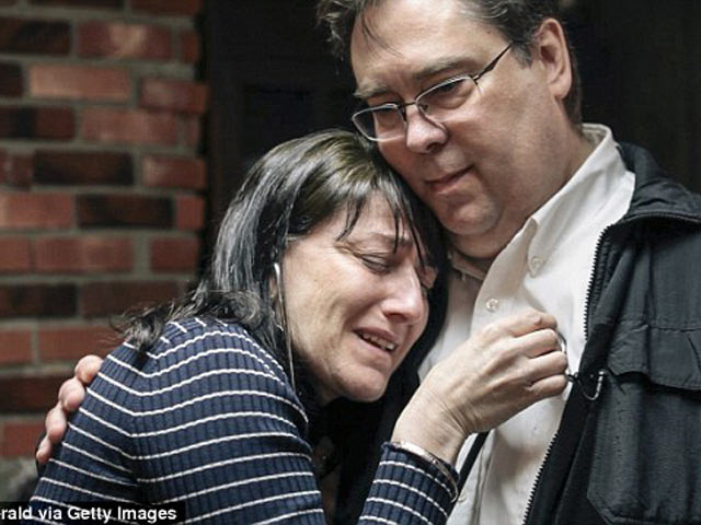Picture 2 of The choked mother heard the heart beating in the chest of others
