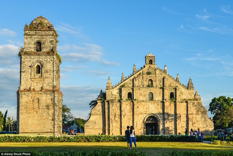Picture 13 of The churches have strange structures in the world