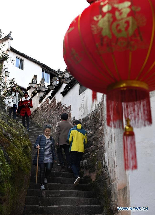Picture 7 of The cliff-side village is as beautiful as a fairytale