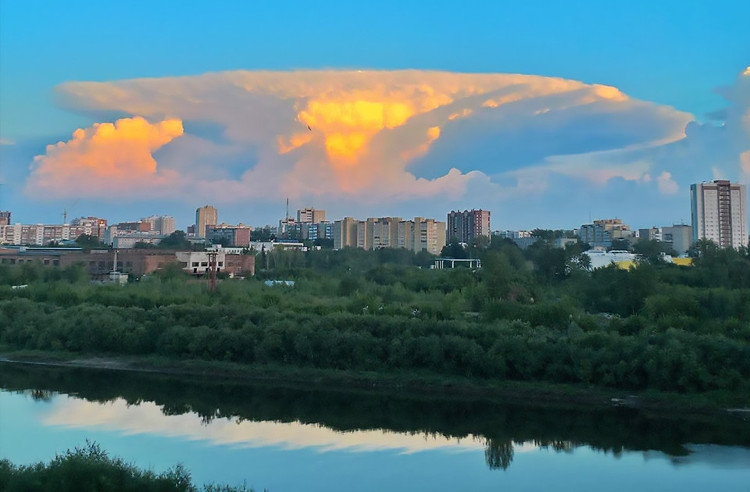 Picture 4 of The cloud of