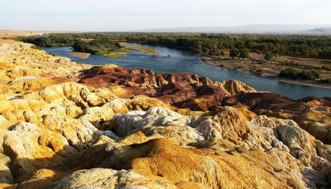 Picture 1 of The color-changing rocky beach has a million-year history in China