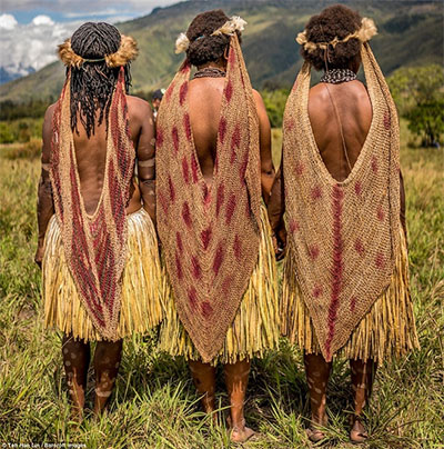 Picture 1 of The custom of cutting off the fingers to worship the husbands of Danai tribal women