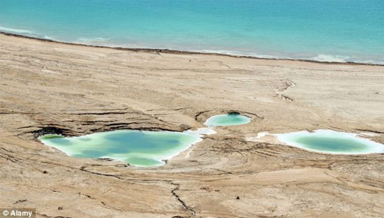 Picture 1 of The Dead Sea is being swallowed up by death knots?