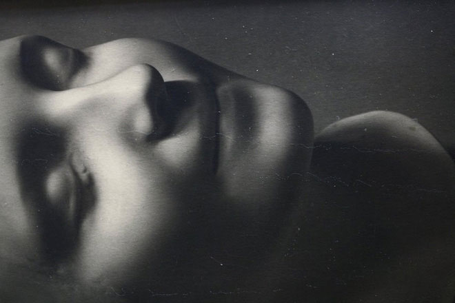 The death of an unknown girl in Paris taught us: Life can pass on kisses images 10
