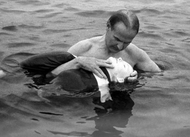 The death of an unknown girl in Paris taught us: Life can pass on kisses images 8