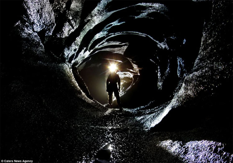 Picture 1 of The deepest cave in England is beautiful and sparkling