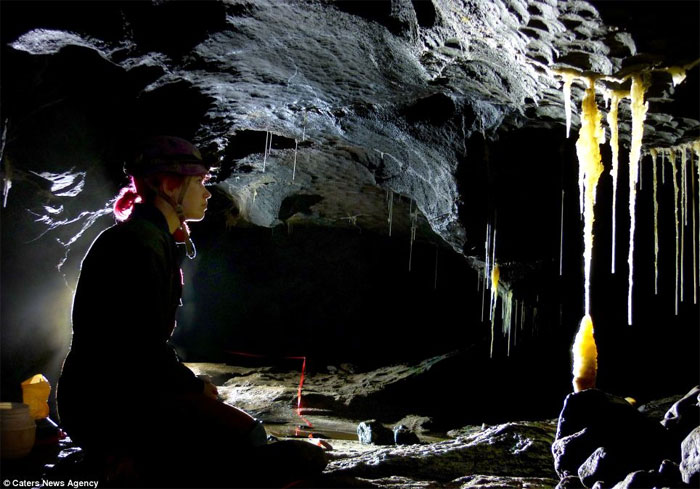 Picture 4 of The deepest cave in England is beautiful and sparkling