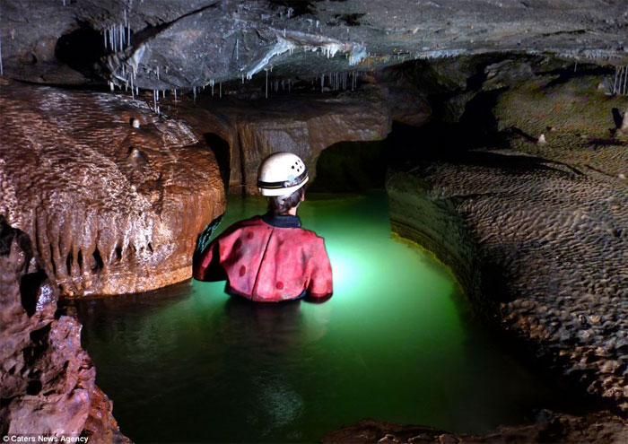 Picture 6 of The deepest cave in England is beautiful and sparkling