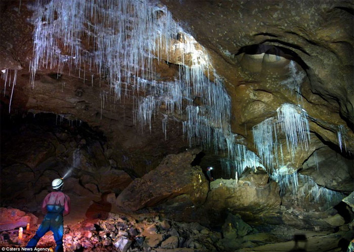 Picture 7 of The deepest cave in England is beautiful and sparkling