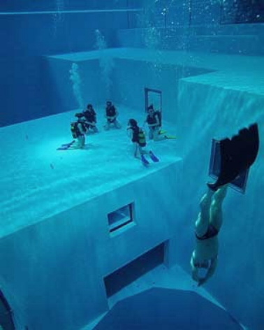Picture 3 of The deepest swimming pool in the world