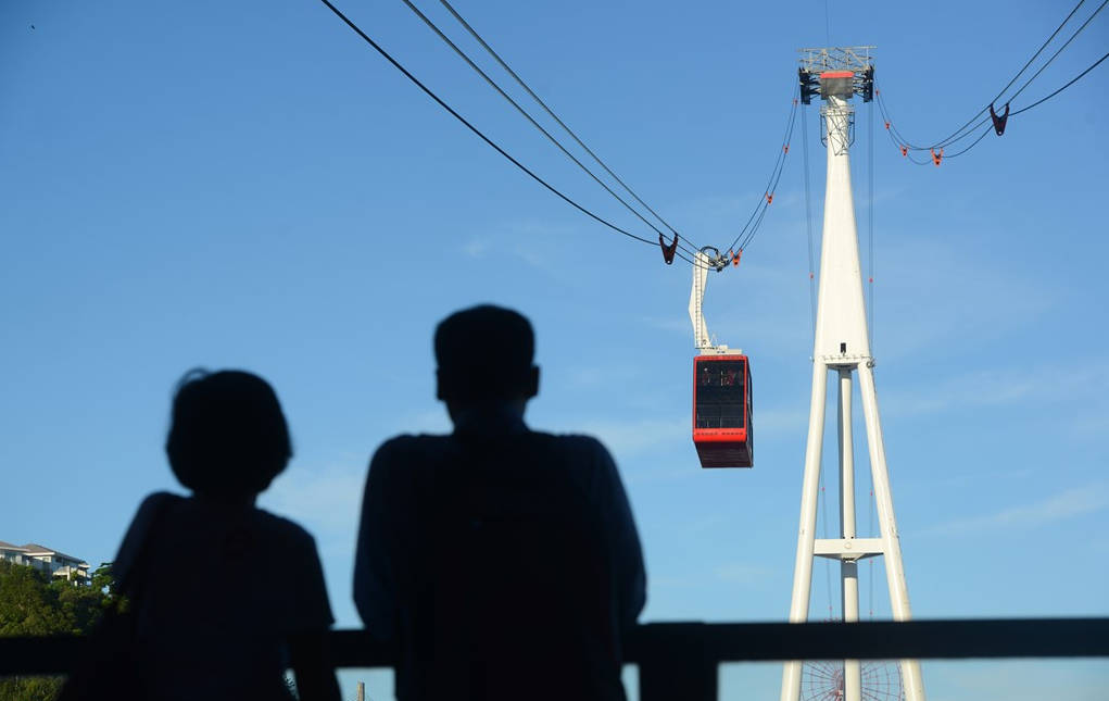 Picture 2 of The 'double-decker bus' cable car floats above Ha Long Bay
