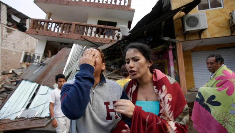 Picture 1 of The earthquake continued to shake Ecuador