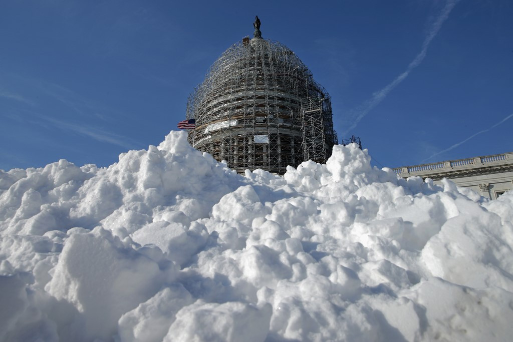 Picture 4 of The East Coast of America is white in the winter snowstorm
