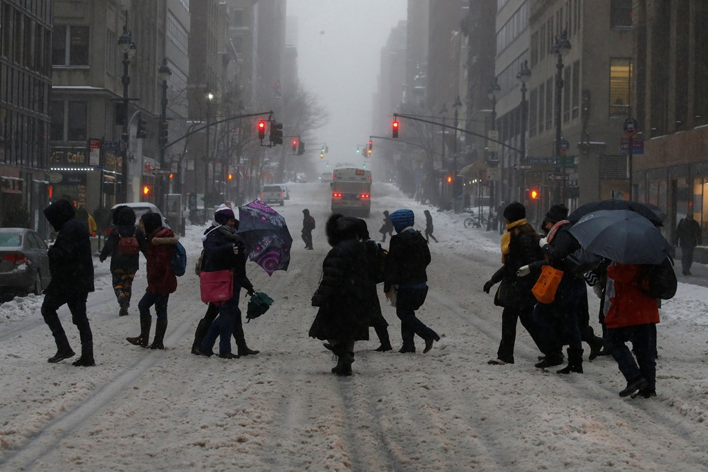 Picture 5 of The East Coast of America is white in the winter snowstorm