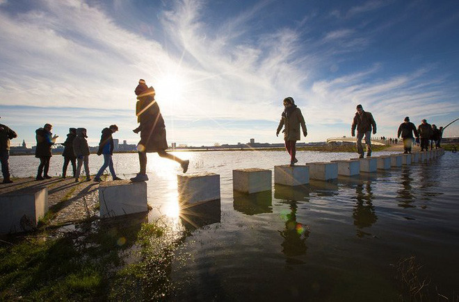 Picture 3 of The extremely monstrous bridge of the Netherlands: Rain is to be ... flooded