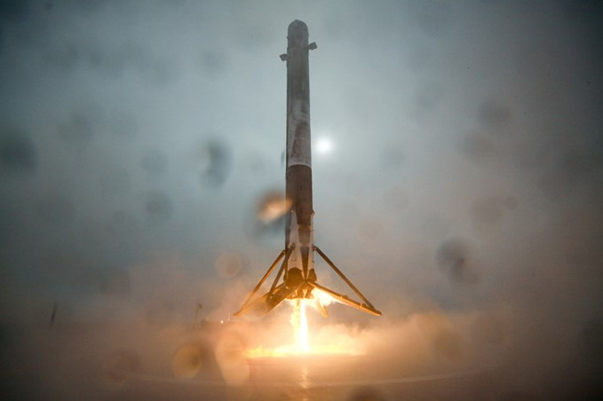 Picture 4 of The Falcon-9 boosters landed on the launch in the sea failed