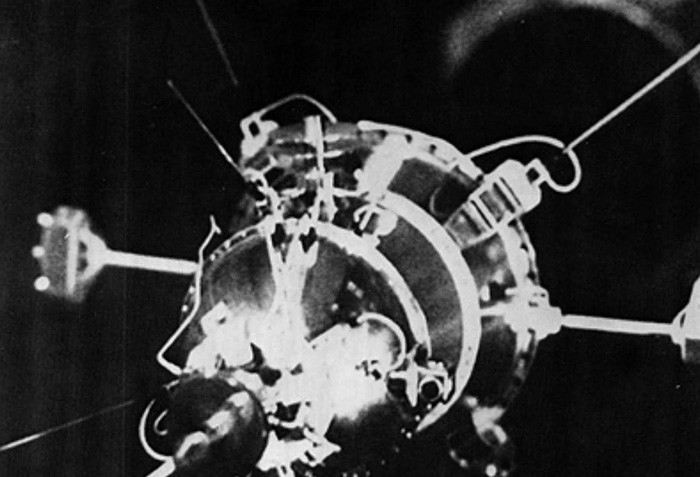 Picture 3 of The fall of satellites made the Earth