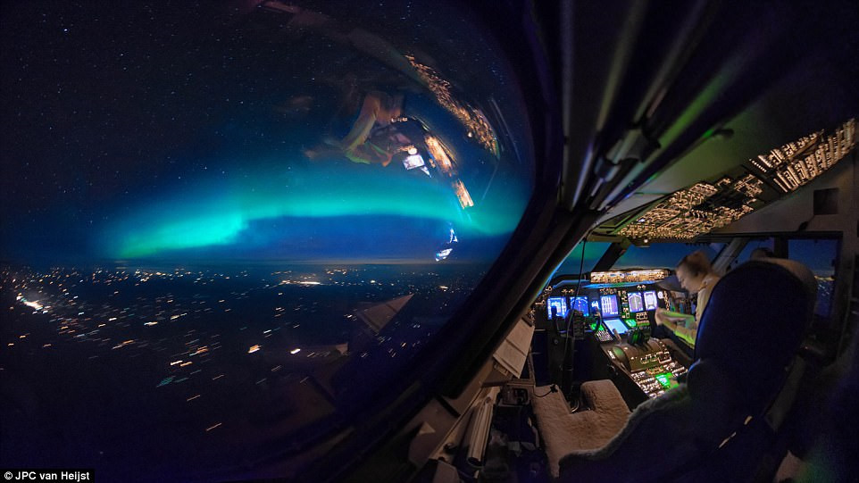 Picture 10 of The fanciful scenery of the Earth seen from the airplane cockpit