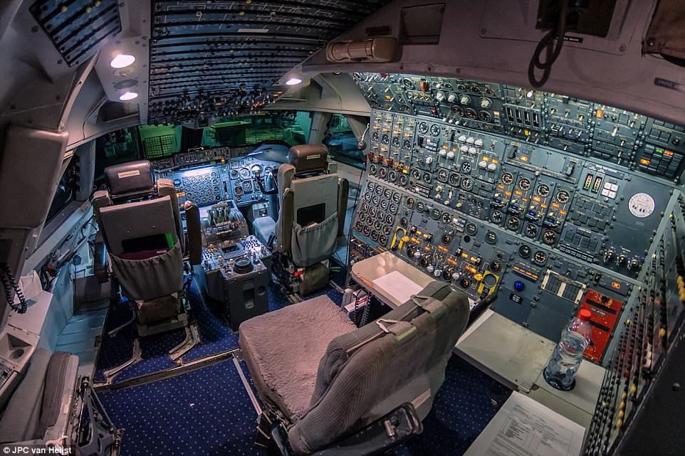 Picture 12 of The fanciful scenery of the Earth seen from the airplane cockpit