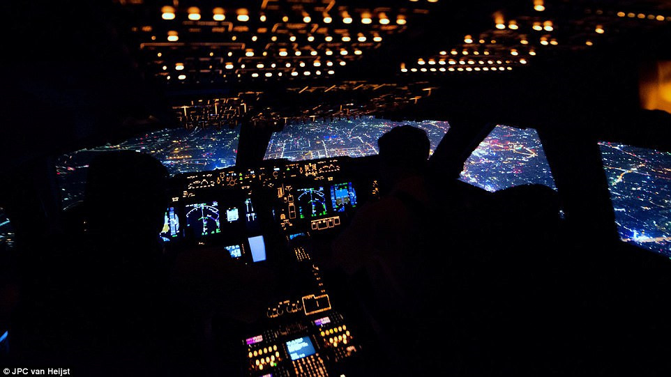 Picture 5 of The fanciful scenery of the Earth seen from the airplane cockpit