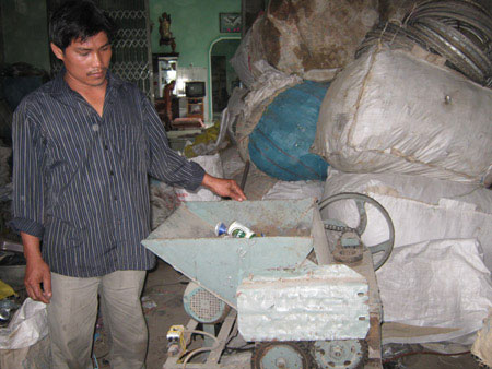 Picture 1 of The farmer invented the scrap cans