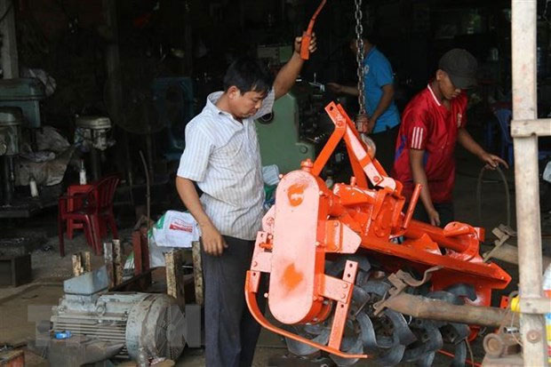 Picture 2 of The farmer mechanic invented a useful banker