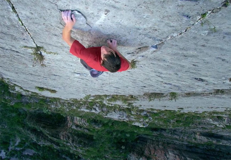 Picture 2 of The fearless brain of a person who doesn't climb a cliff 760m