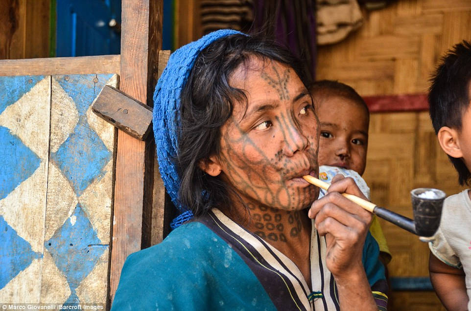 Picture 1 of The female tribe more beautiful face tattoos