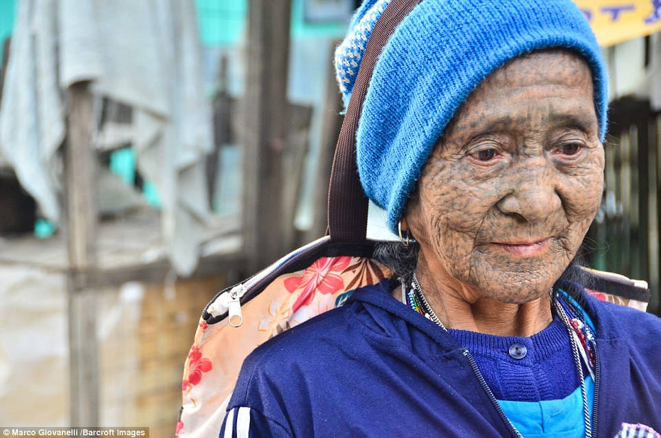 Picture 3 of The female tribe more beautiful face tattoos