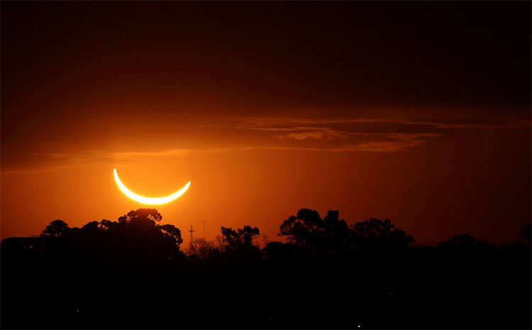 Picture 1 of The final total eclipse of the decade in the South American sky