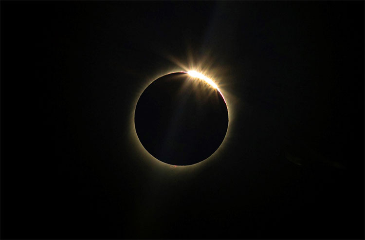 Picture 2 of The final total eclipse of the decade in the South American sky