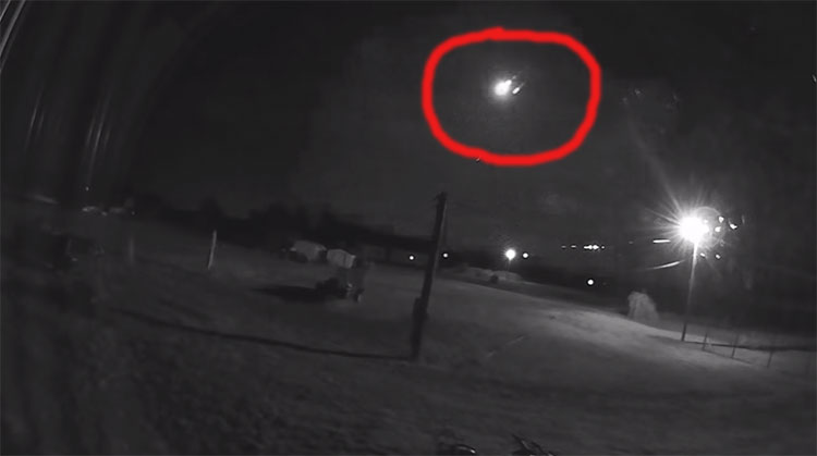 Picture 1 of The fire bridge is 40 times brighter than the moon rushing through the sky