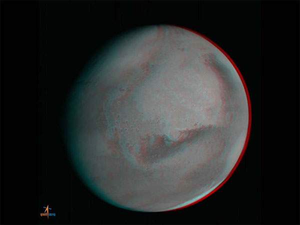 Picture 1 of The first 3D image of Mars is sent from the MOM ship