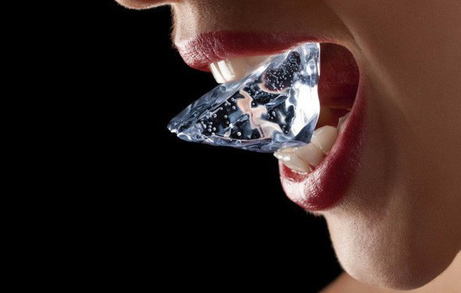 Picture 5 of The first aid when unfortunately getting cold ice sticks to the tongue