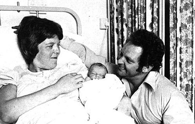 Picture 1 of The first baby was born in test tubes - that day, now