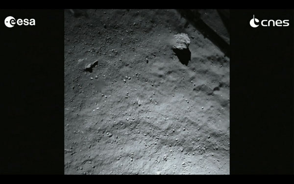 Picture 2 of The first clear comet surface images of mankind