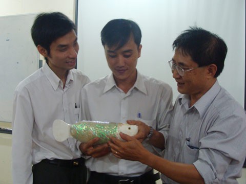 Picture 2 of The first fish robot in Vietnam