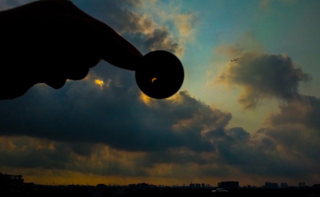 Picture 10 of The first images of eclipse phenomenon in Ho Chi Minh City