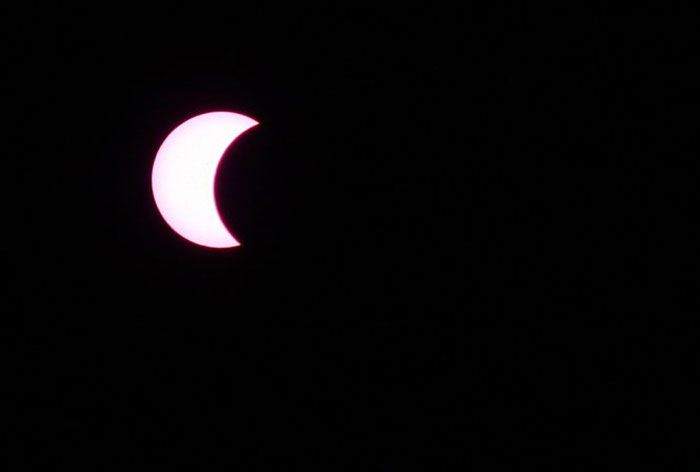 Picture 5 of The first images of eclipse phenomenon in Ho Chi Minh City